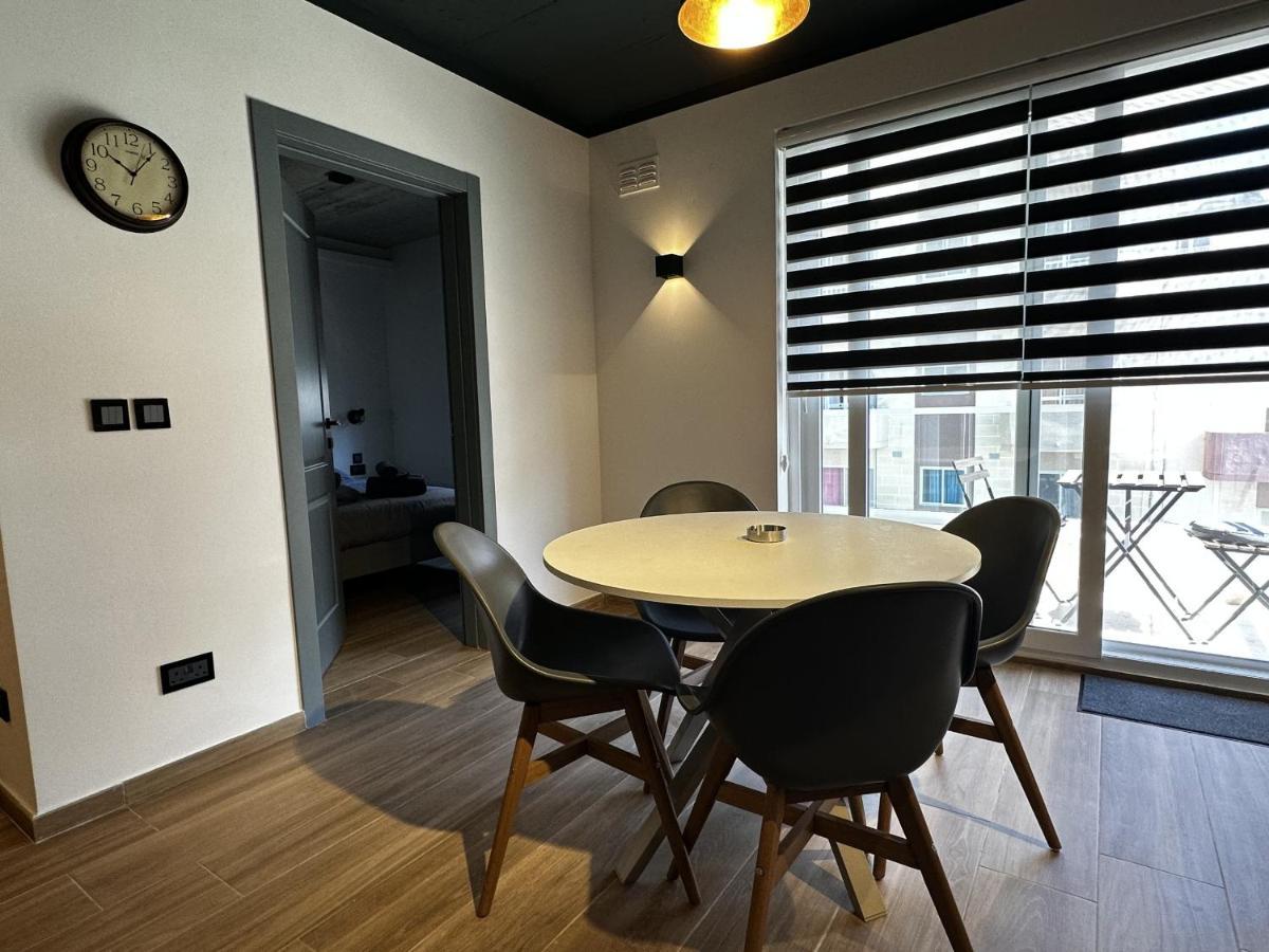 Qawra Holiday Apartment セント・ポールズ・ベイ エクステリア 写真