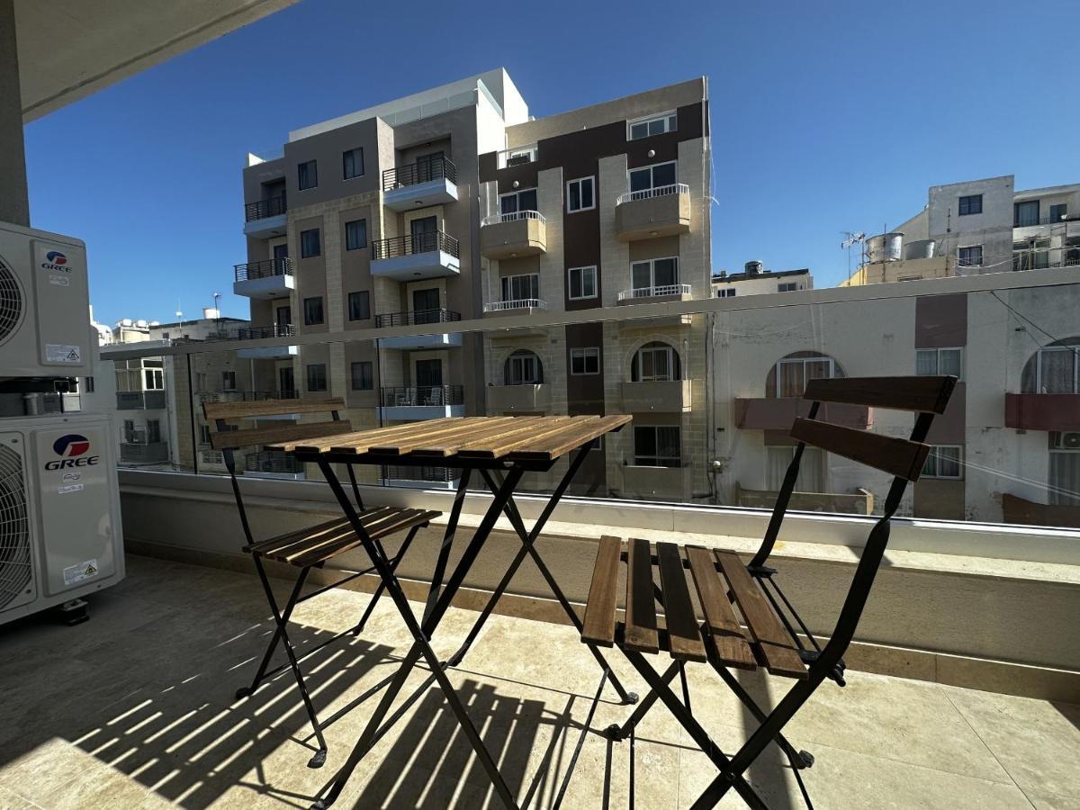 Qawra Holiday Apartment セント・ポールズ・ベイ エクステリア 写真
